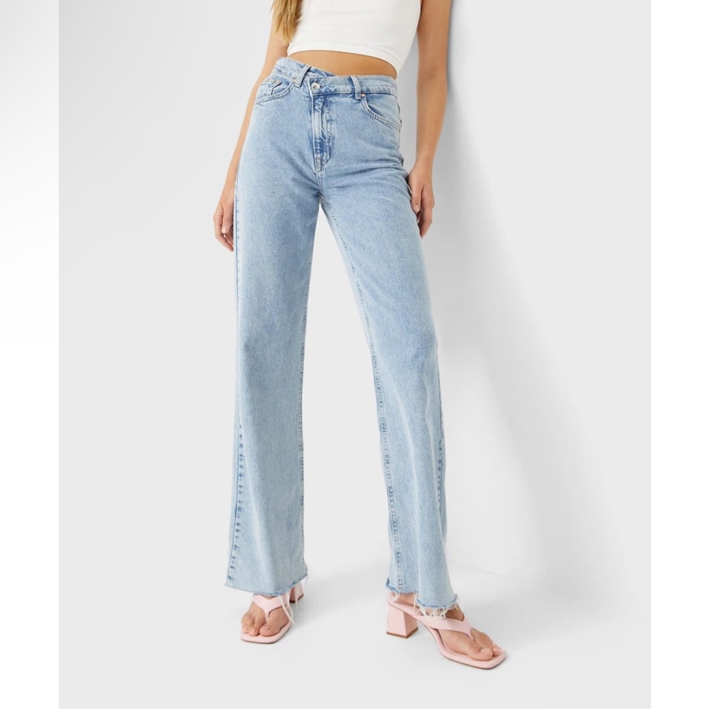 Stradivarius Raw Hem Cut Five Pocket Jeans 4